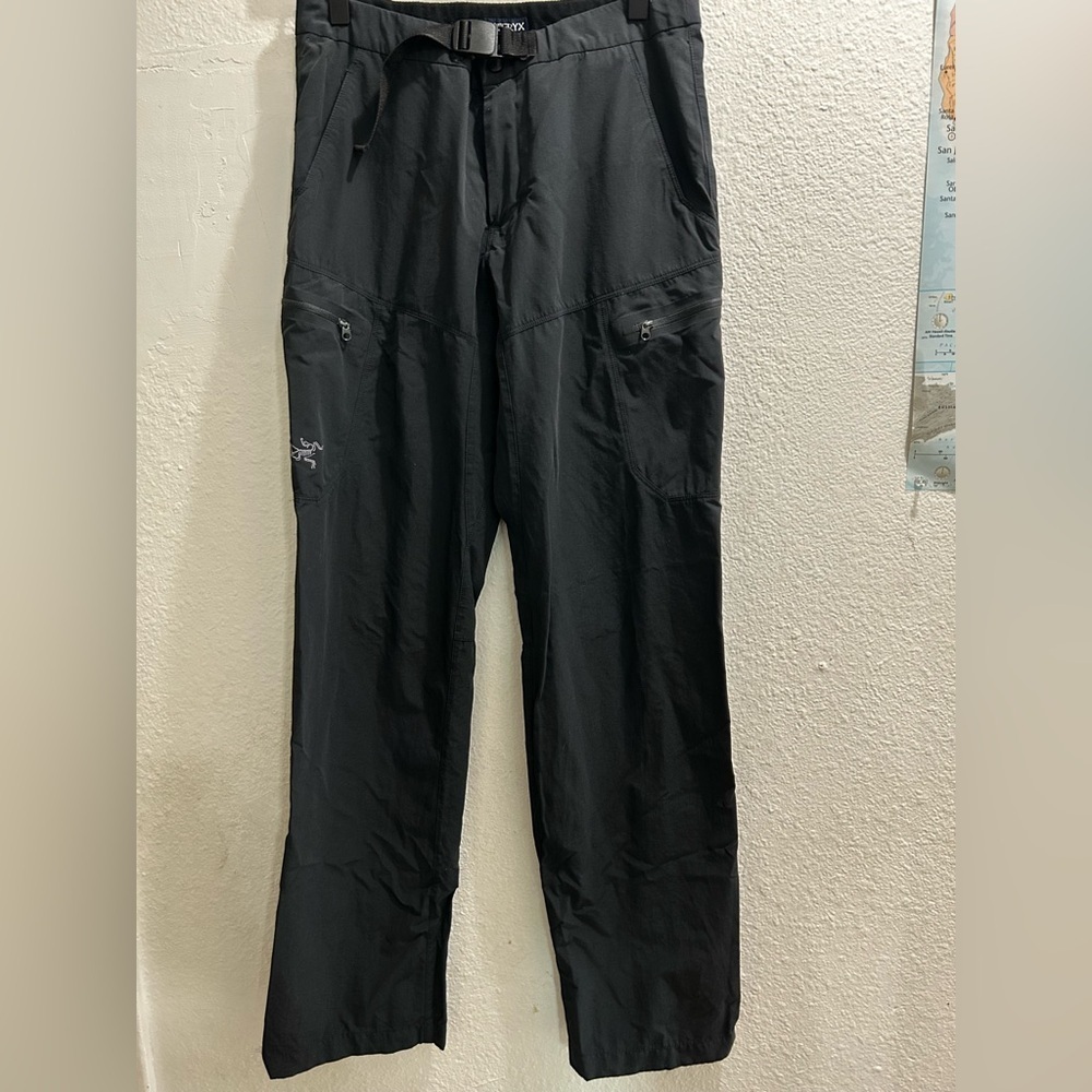 SOLD ******. ARC ' TERYX WOMENS LIGHT WEGHT PANTS SIZE 4
